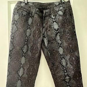 Seven7 Snake Skin Print Skinny Jeans Size 28 (  size 6 )